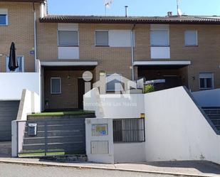 Vista exterior de Casa o xalet en venda en El Hoyo de Pinares  amb Calefacció, Jardí privat i Terrassa