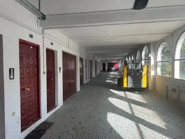 Aparcament de Casa adosada en venda en Zona media