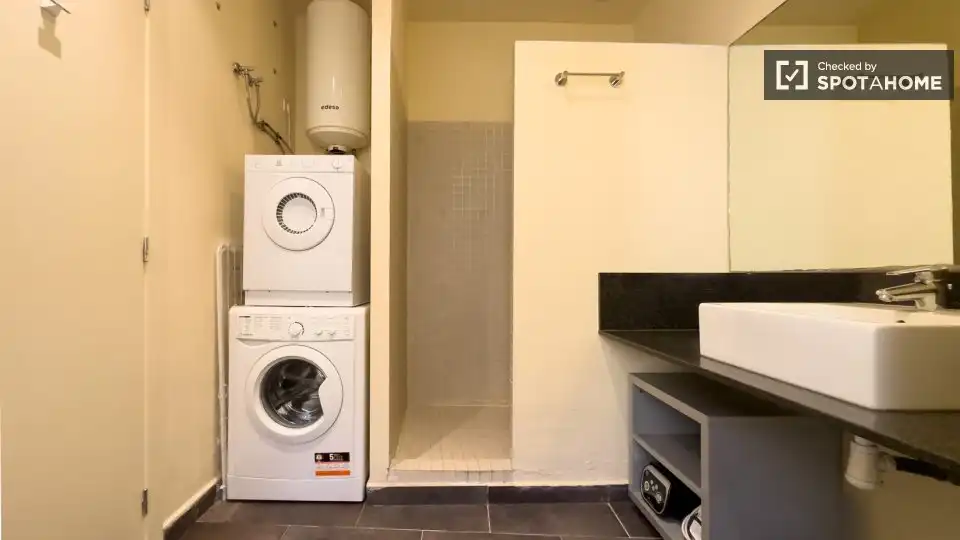 Appartamento con terrazza in affitto a Ciutat Vella, imagen 17
