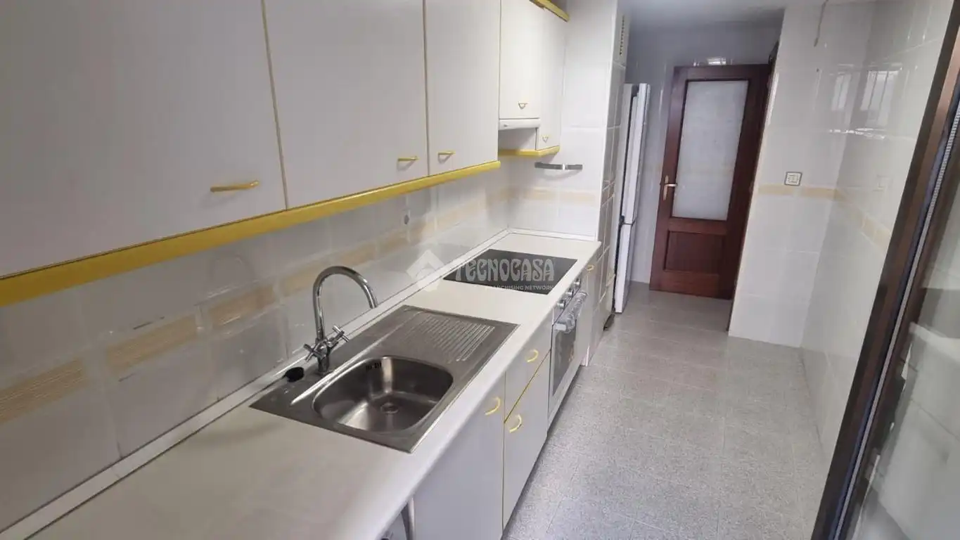 Cuina de Pis de lloguer en Zaragoza amb Aire condicionat, Calefacció i Terrassa