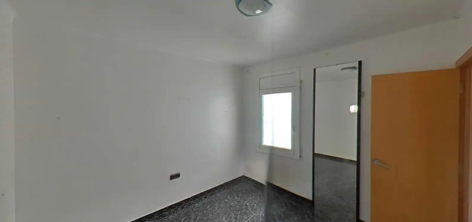 Dormitori de Apartament en venda en Olesa de Montserrat