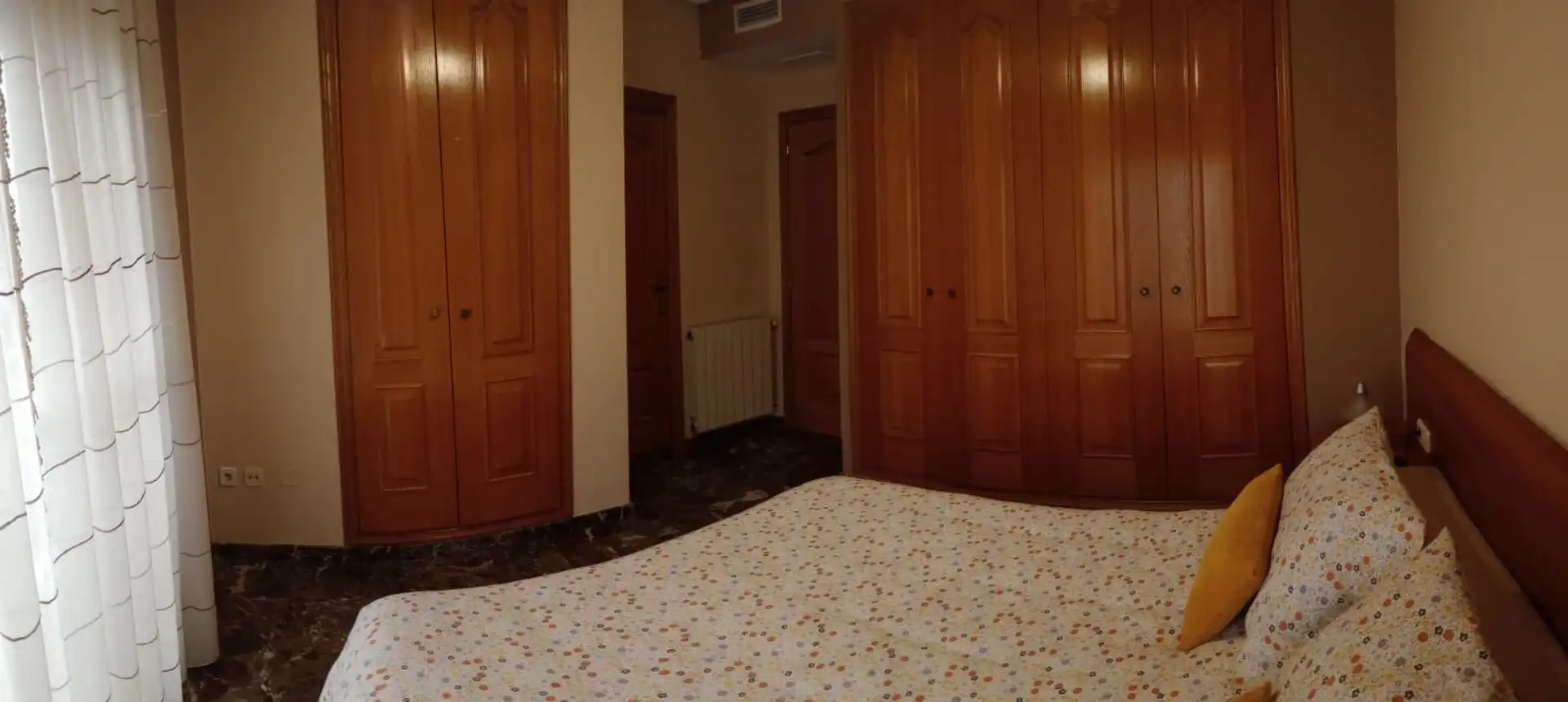 Habitación de Casa adosada de alquiler en Xirivella con Terraza y Amueblado