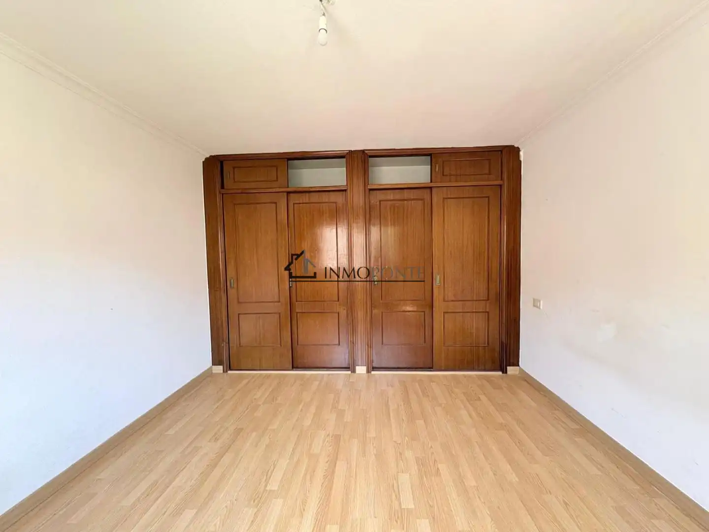 Habitación de Piso en venta en Pontevedra Capital  con Terraza