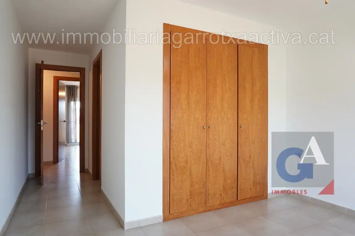 Dormitori de Dúplex en venda en Olot amb Calefacció, Terrassa i Balcó