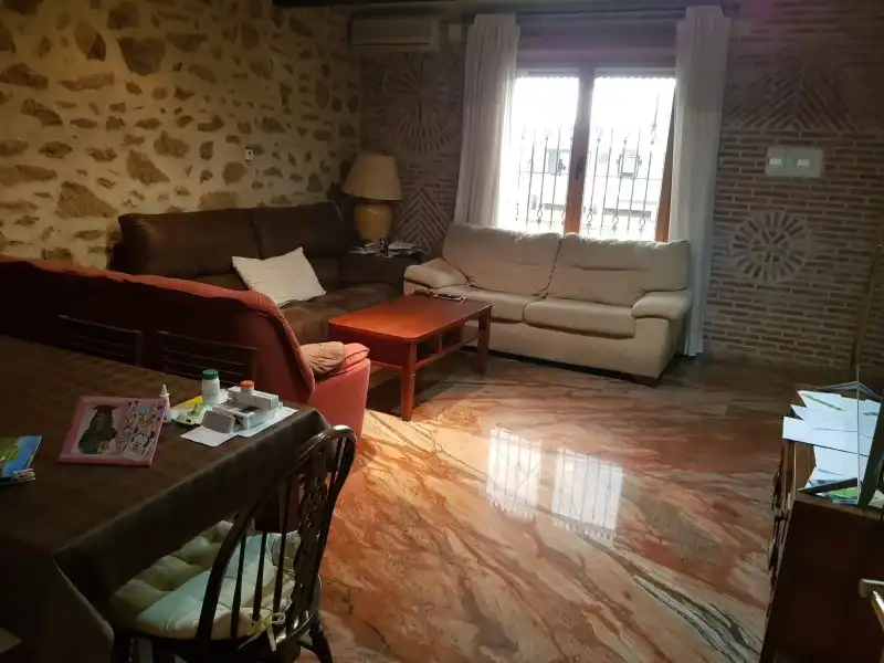 Sala d'estar de Casa o xalet en venda en Tejeda de Tiétar amb Aire condicionat, Calefacció i Jardí privat