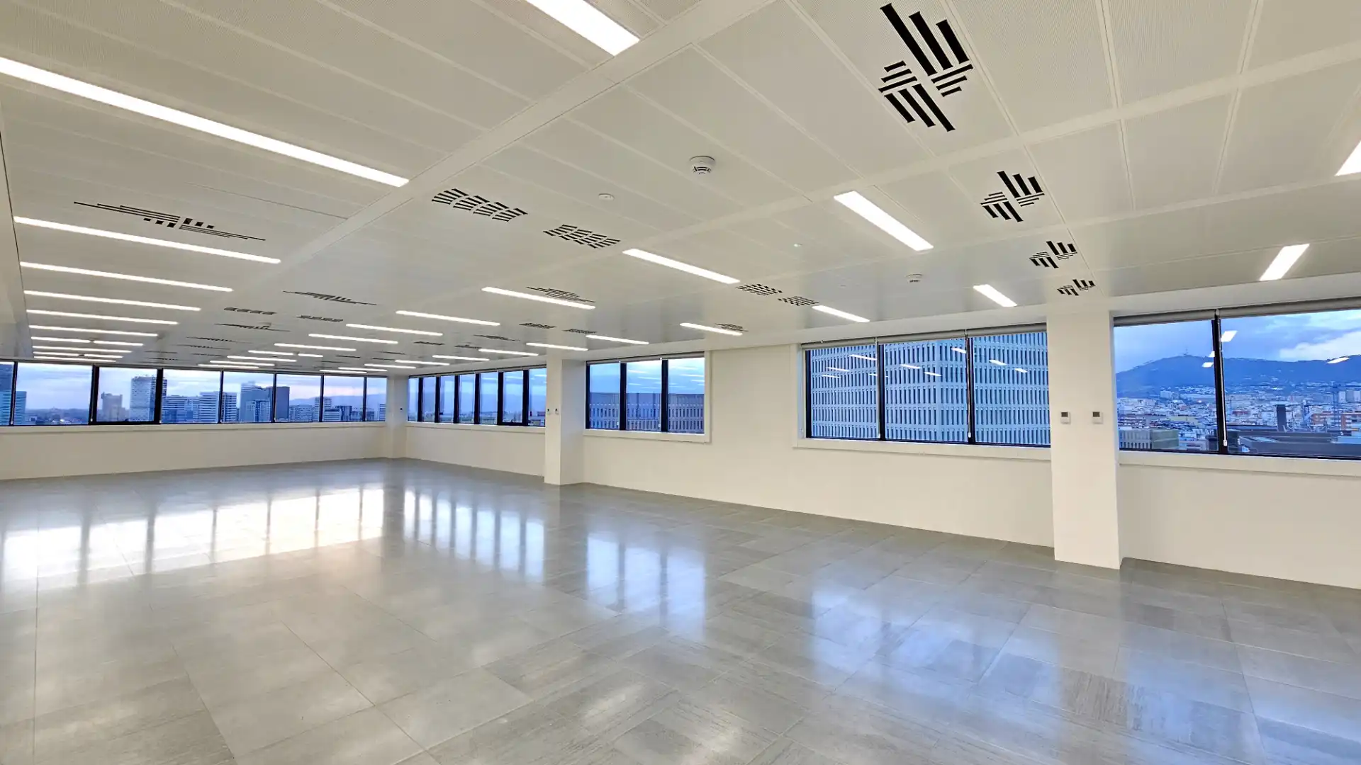 Büro zur Miete in Barcelona mit Klimaanlage, Heizung und Alarm