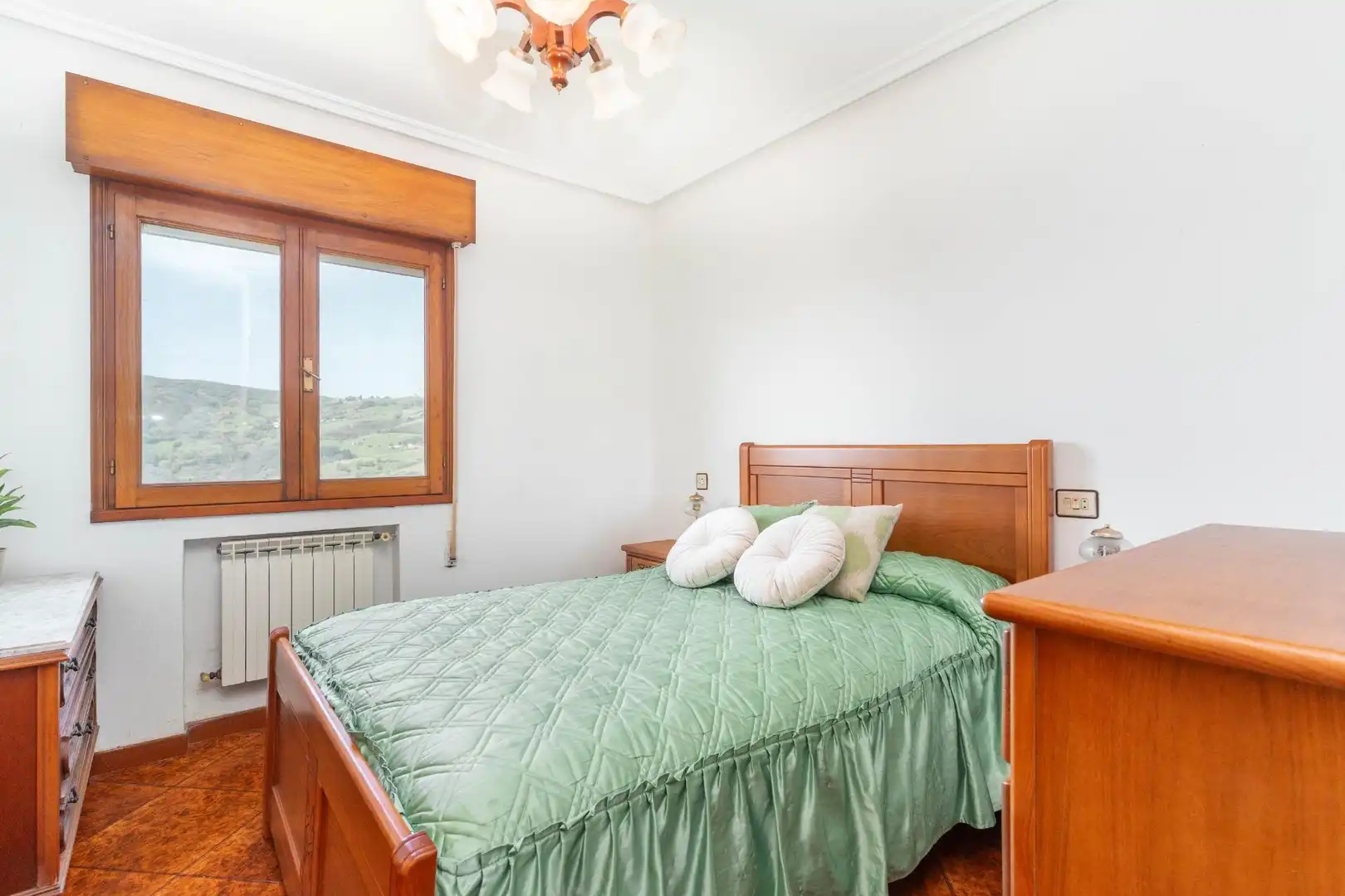 Dormitori de Casa o xalet en venda en Cangas del Narcea amb Calefacció, Terrassa i Moblat