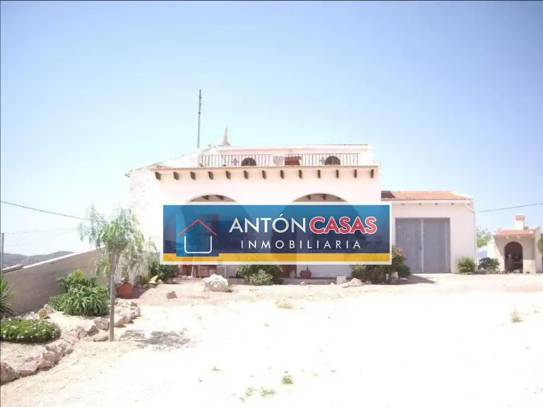 Finca rústica en venda a Novelda