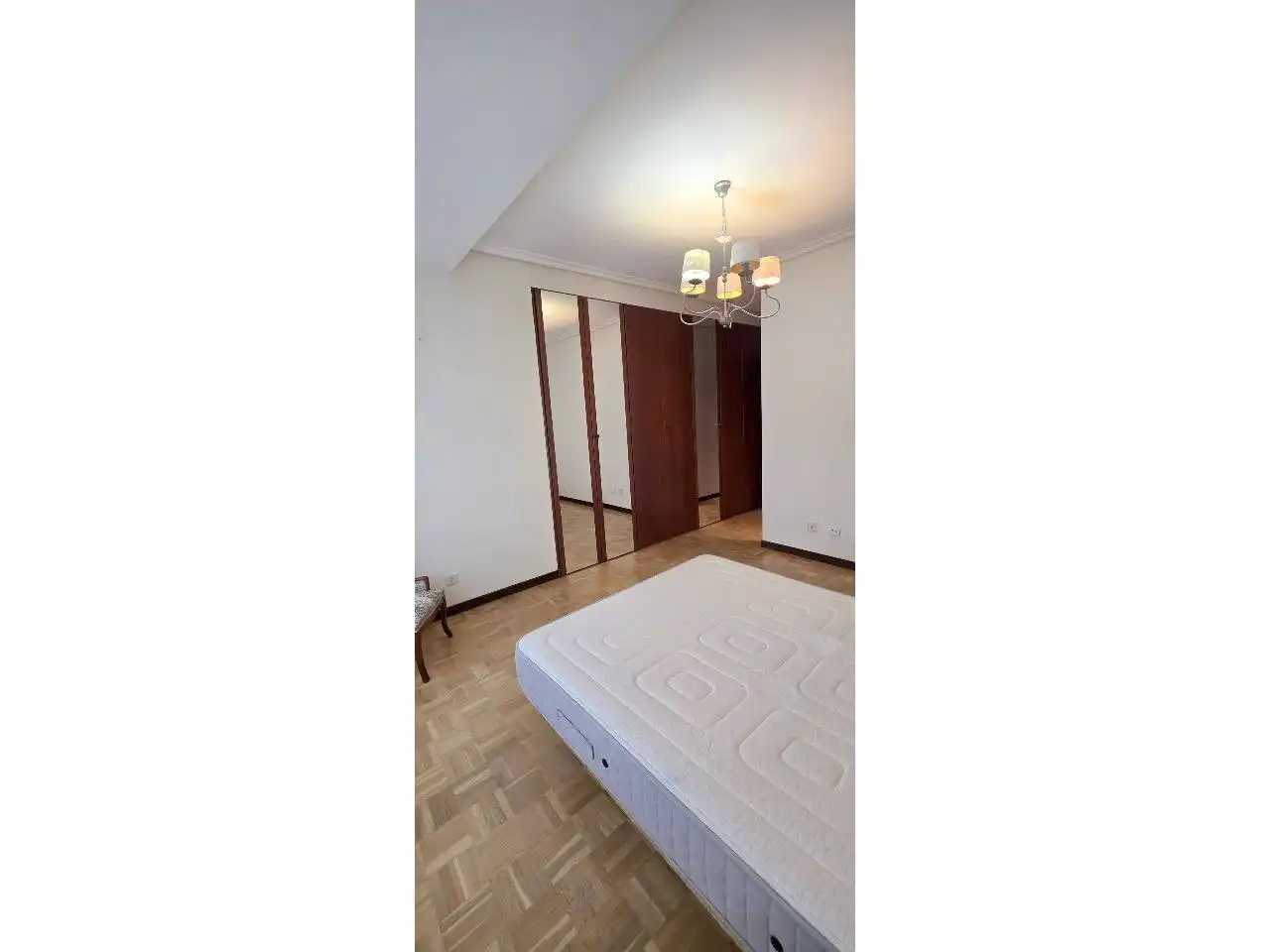 Dormitori de Pis de lloguer en  Logroño amb Calefacció, Parquet i Terrassa