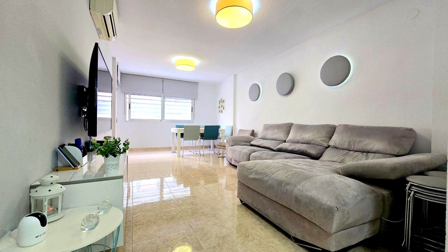 Living room of Flat for sale in Gandia  with Air Conditioner, Terrace and Furnished