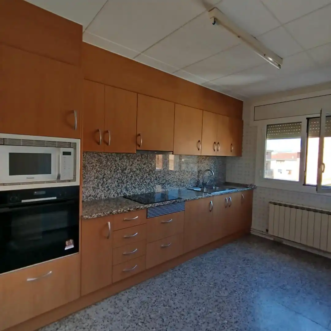 Cuina de Pis de lloguer en Casserres amb Calefacció i Balcó