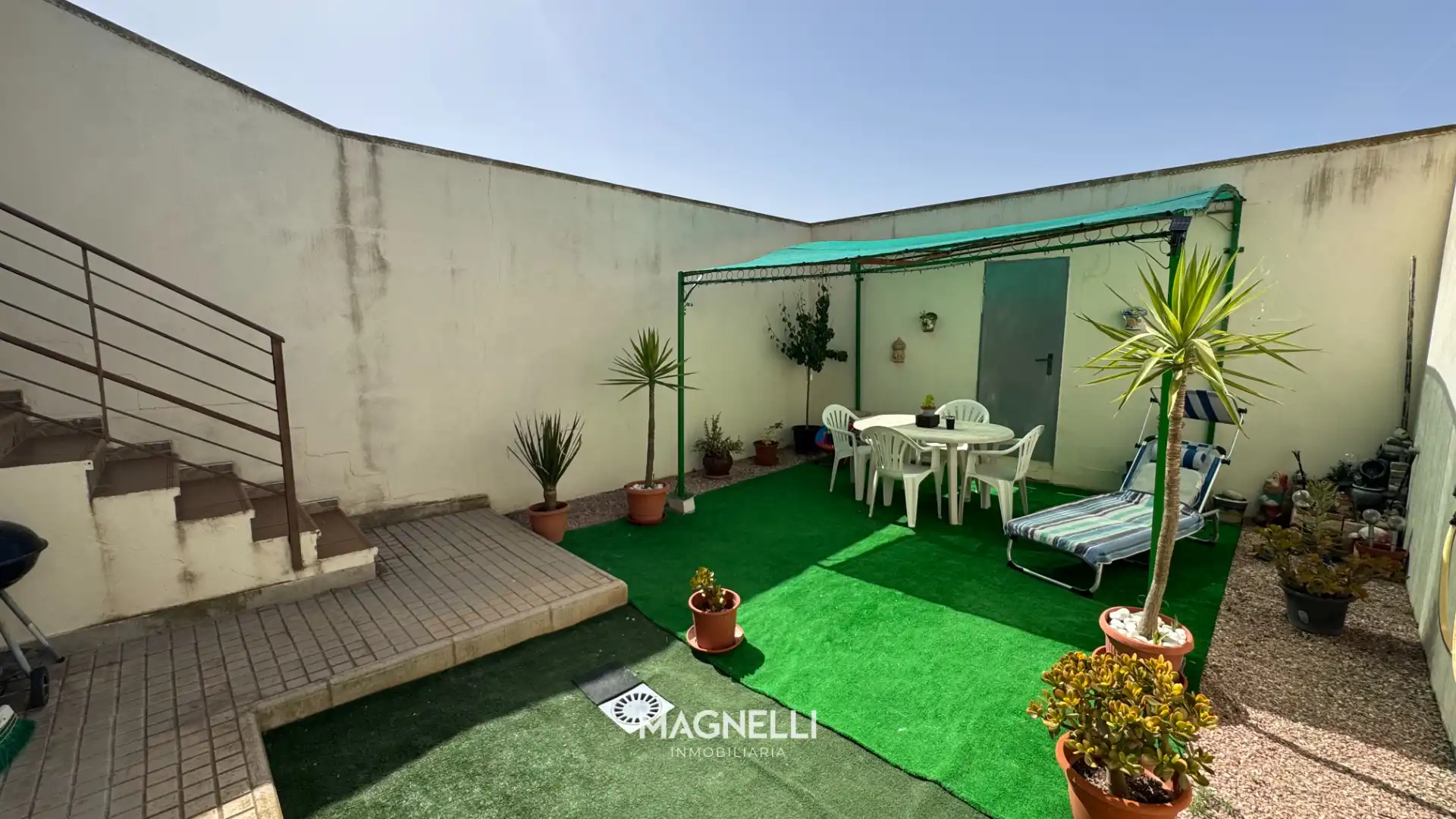 Jardín de Casa adosada en venta en Elda con Jardín privado, Amueblado y Balcón