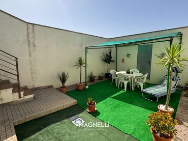 Casa a schiera con balcone in vendita a Calle Monte Perdido