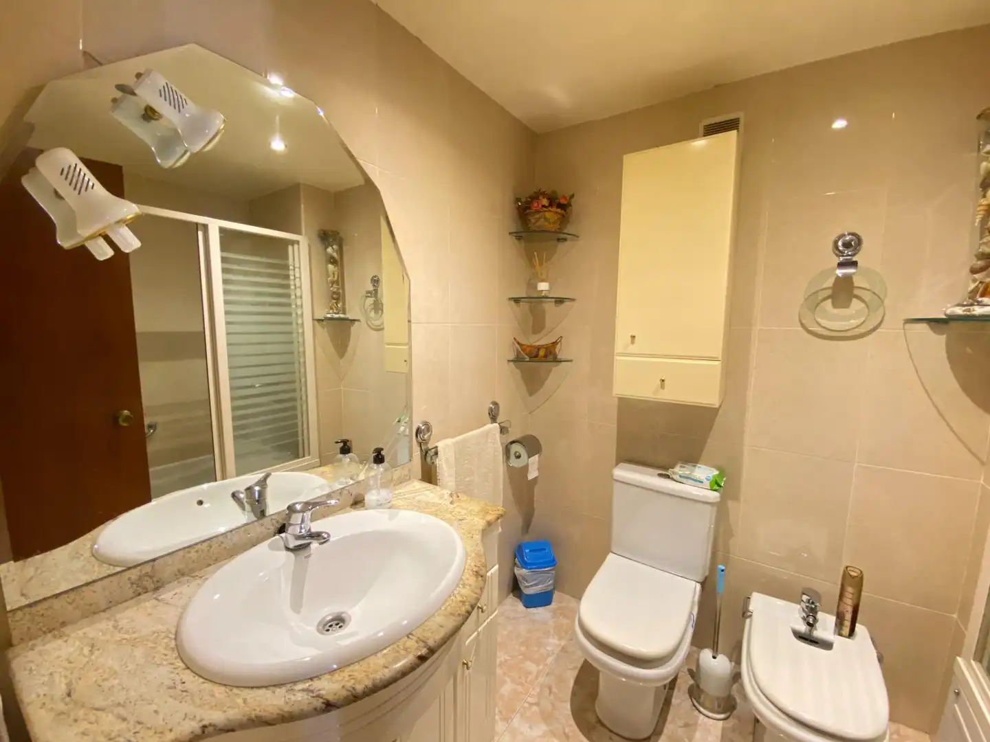 Badezimmer von Wohnung zum Verkauf in  Palma de Mallorca mit Klimaanlage, Abstellraum und Balkon
