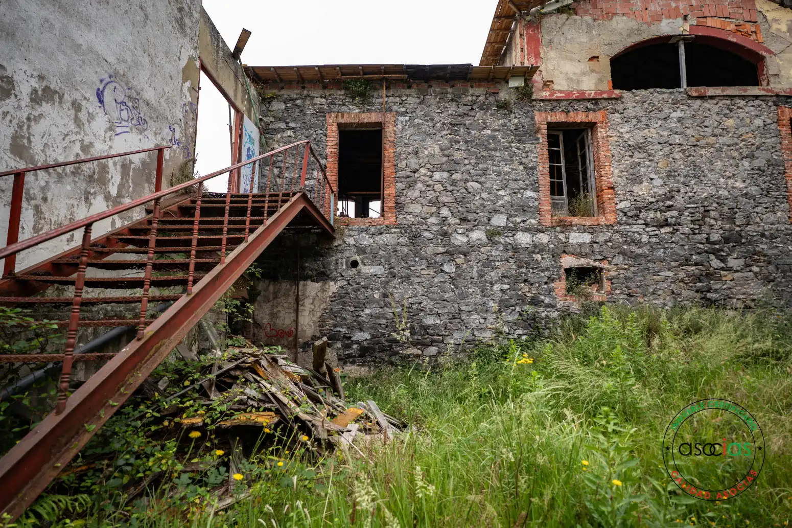 Vista exterior de Edificio en venta en Soto del Barco