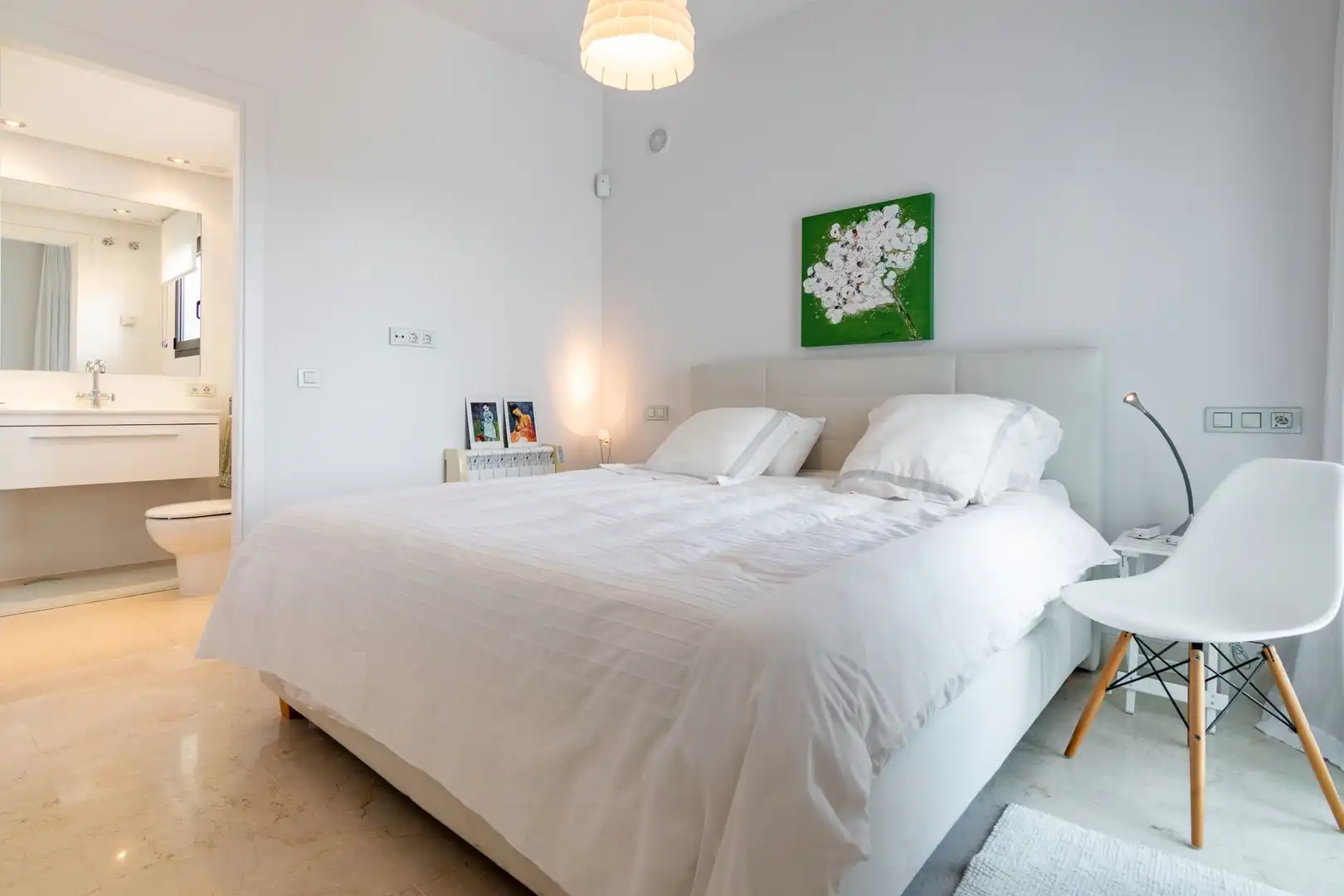 Dormitori de Casa o xalet de lloguer en Estepona amb Aire condicionat, Jardí privat i Terrassa