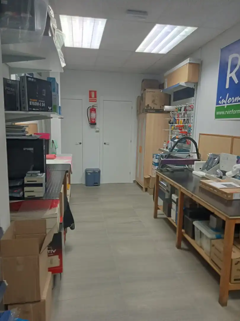 Commercial properties for sale in Carrer del Doctor Ferran, 17, La Gavarra