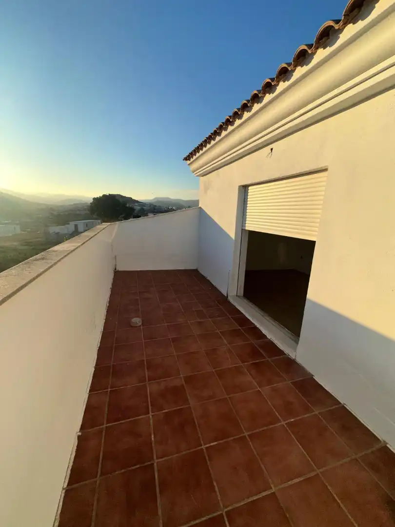 Detached house with terrace for sale in Avinguda del Mar, imagen 3