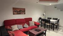 Sala d'estar de Planta baixa en venda en Roquetas de Mar amb Jardí privat, Terrassa i Piscina comunitària