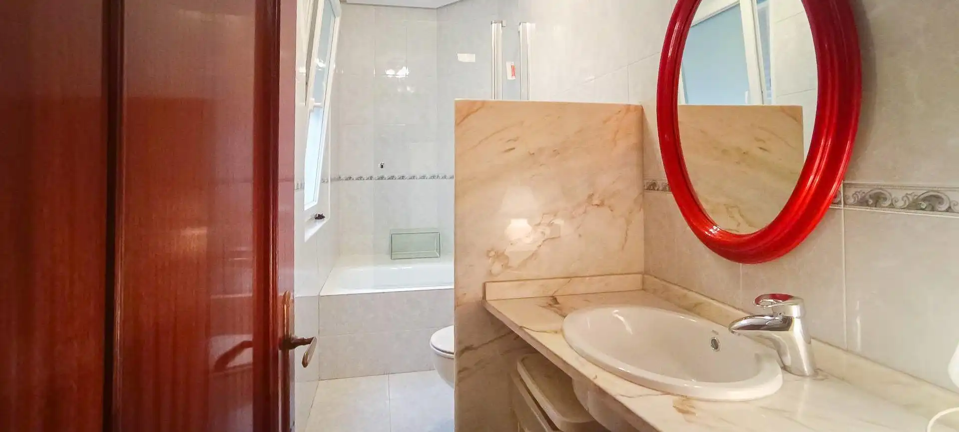 Baño de Piso de alquiler en León Capital  con Calefacción, Terraza y Amueblado