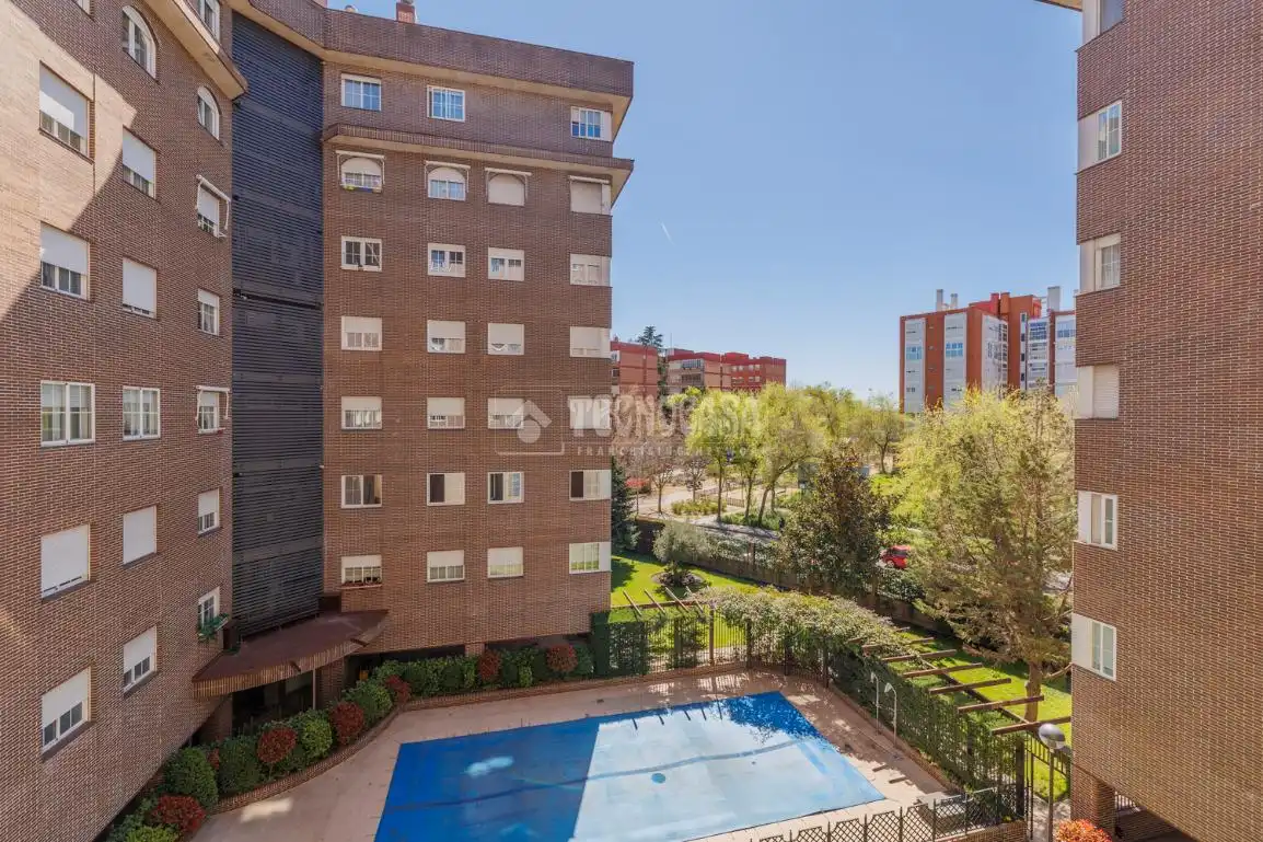Vista exterior de Piso en venta en  Madrid Capital con Aire acondicionado, Calefacción y Parquet