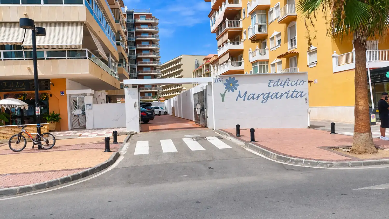 Exterior view of Apartments for sale in Fuengirola  with Air Conditioner, Terrace and Swimming Pool
