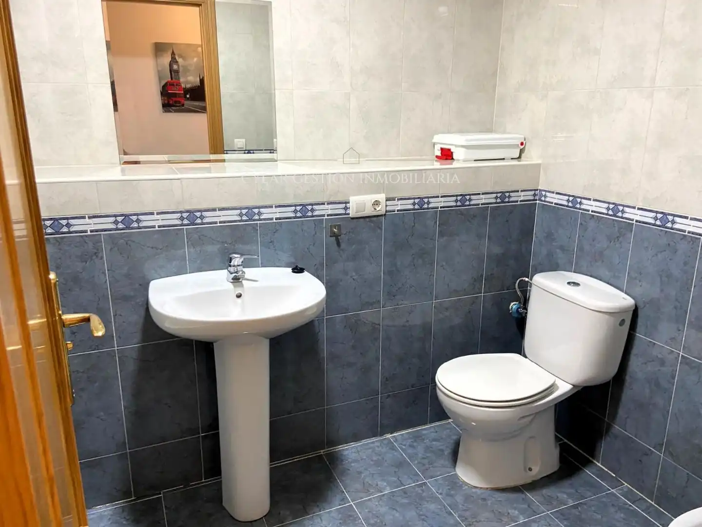 Baño de Piso de alquiler en Encinas de Abajo con Calefacción, Parquet y Terraza