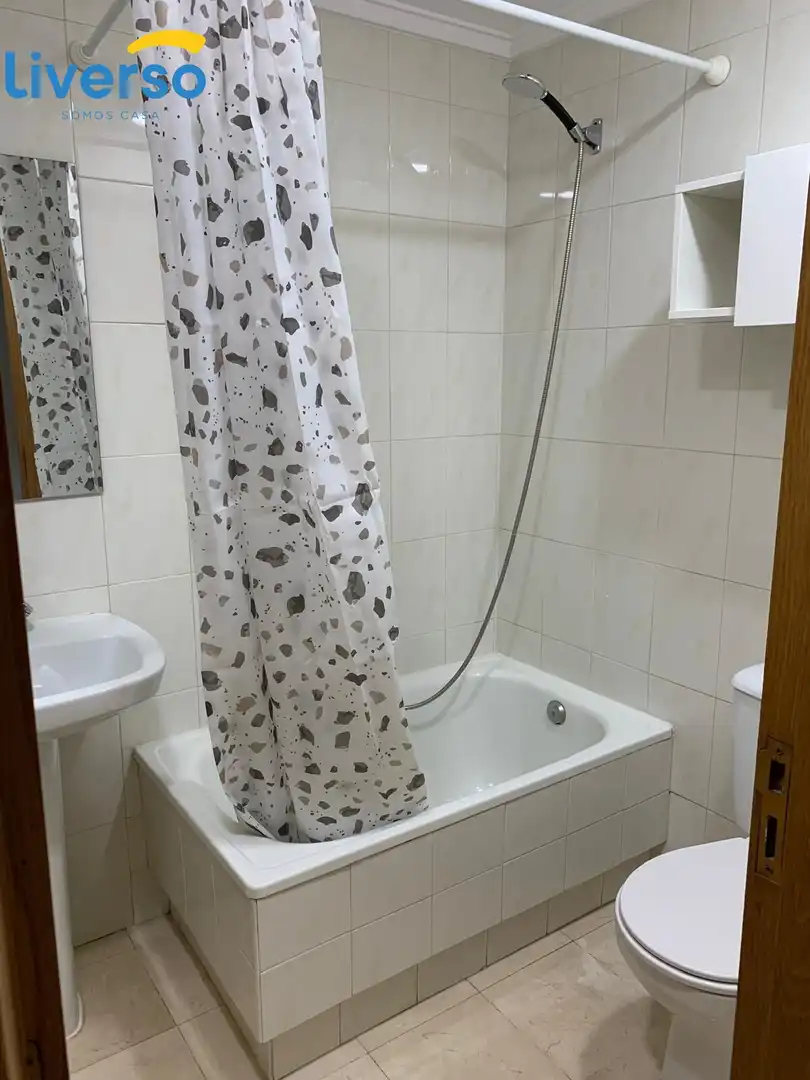 Zimmer in Avenida CID CAMPEADOR, Los Vadillos - R. Sanitaria - Pozanos