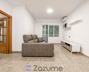 Living room of Flat to rent in  Granada Capital  with Air Conditioner, Terrace and Balcony