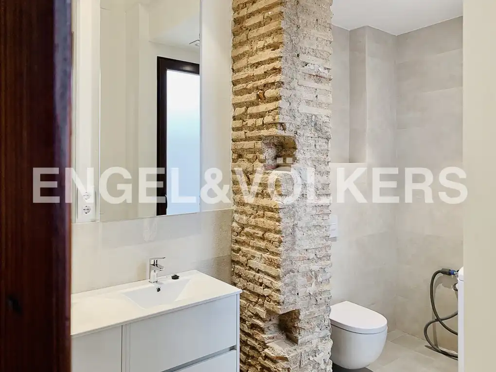Badezimmer von Wohnung zur Miete in Valencia mit Klimaanlage, Heizung und Balkon
