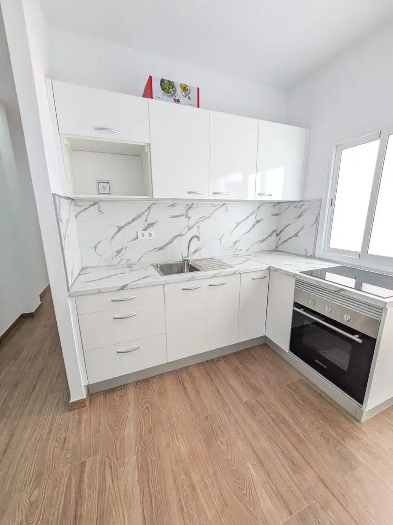 Cocina de Piso en venta en Las Palmas de Gran Canaria con Balcón
