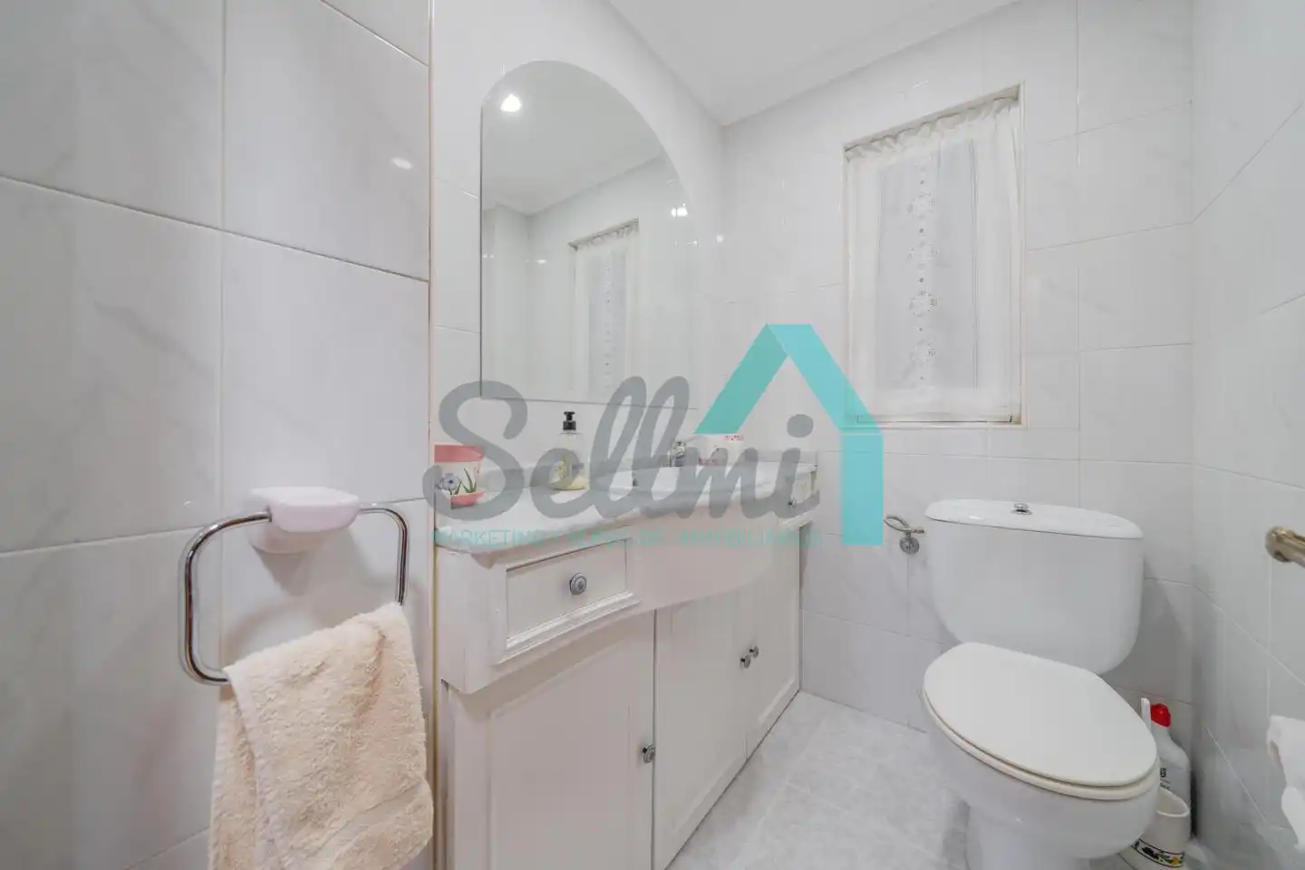 Bathroom of Flat for rent in Oviedo   with Heating, Parquet flooring and Terrace