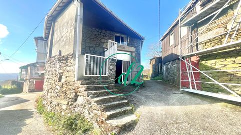 SE VENDE AMPLIA CASA A ESCASOS 10 MINUTOS DE MACEDA. REF1462