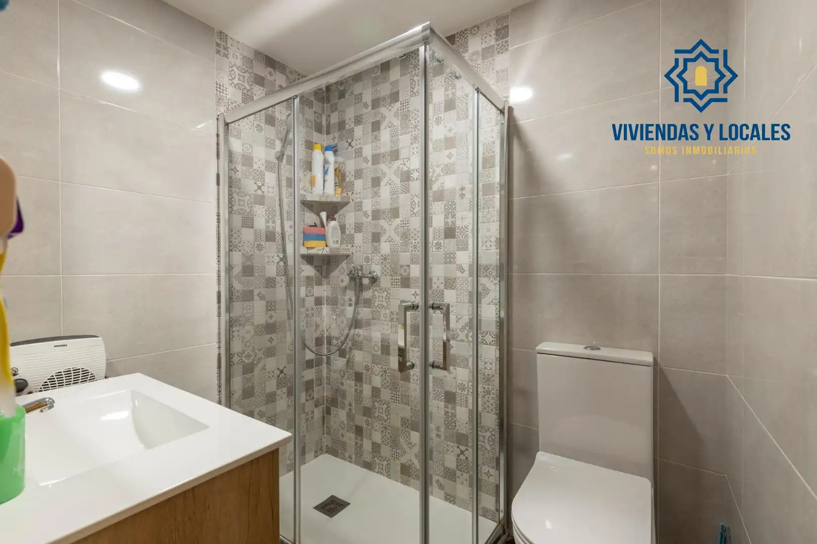 Baño de Piso en venta en Granada con Aire acondicionado, Terraza y Balcón