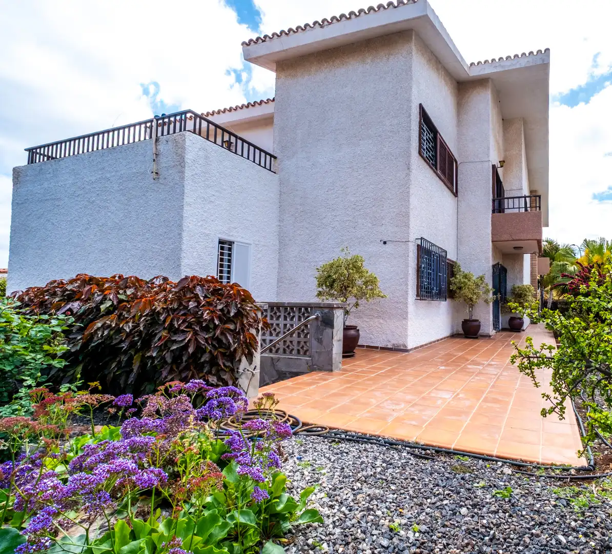 Vista exterior de Casa o xalet en venda en Santa Cruz de Tenerife amb Aire condicionat, Jardí privat i Balcó