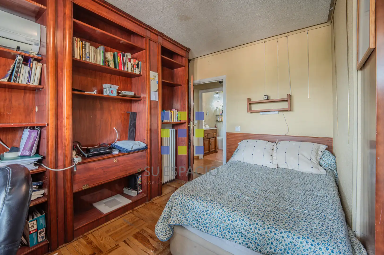Schlafzimmer von Dachboden zum Verkauf in Madrid mit Klimaanlage, Heizung und Parkett