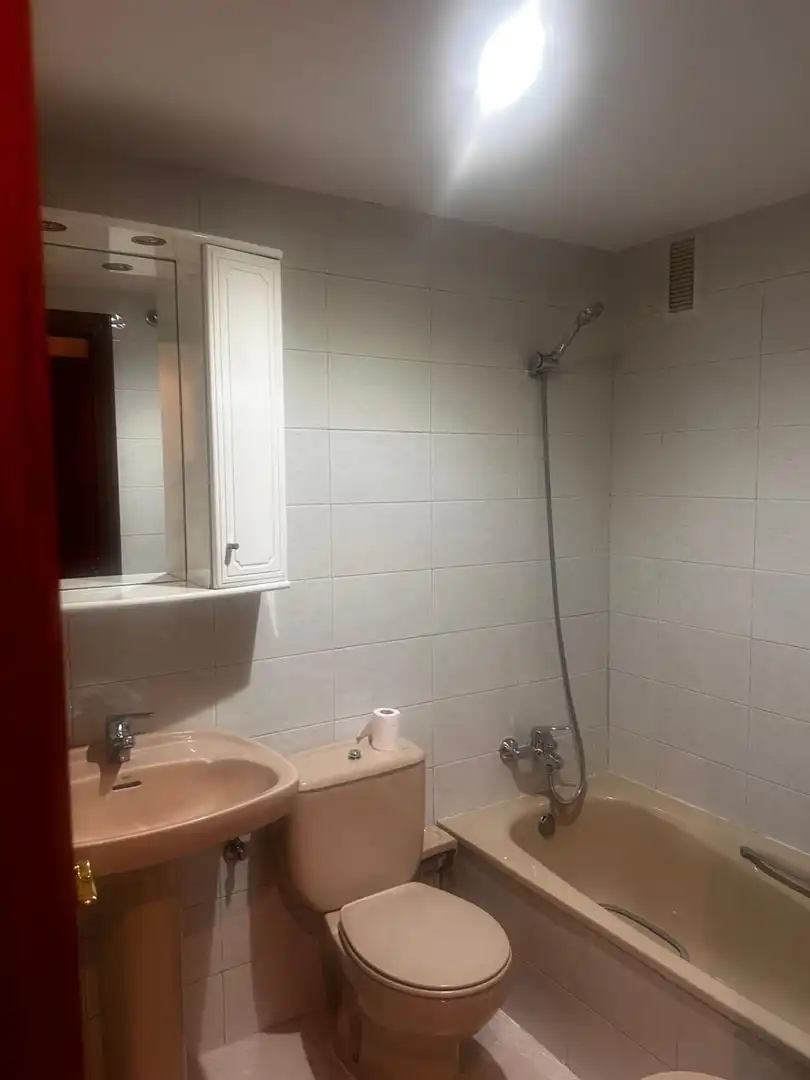 Baño de Piso en venta en Oviedo  con Calefacción, Parquet y Trastero