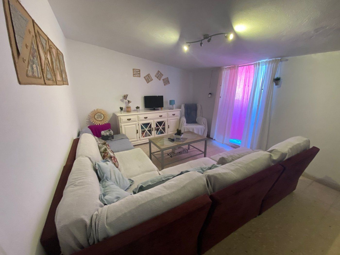 Sala d'estar de Casa o xalet en venda en Los Barrios amb Jardí privat