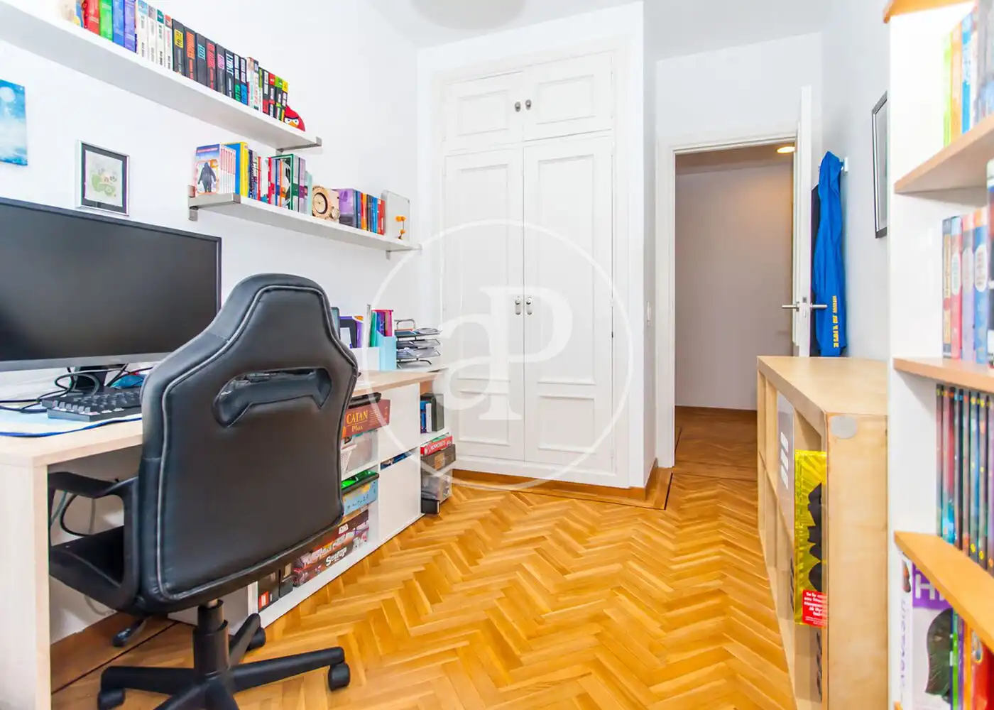 Flat for rent in Calle A. Baldasano, Colina