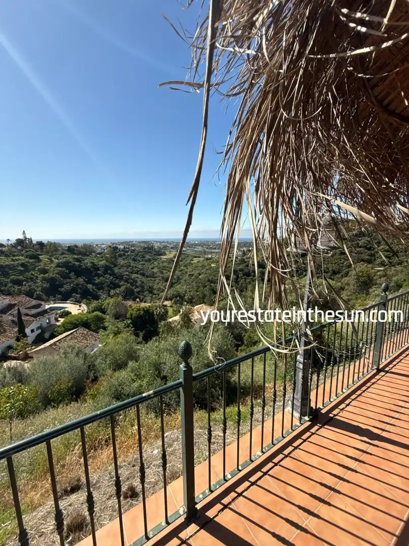 Vista exterior de Local en venda en Benahavís amb Aire condicionat i Terrassa