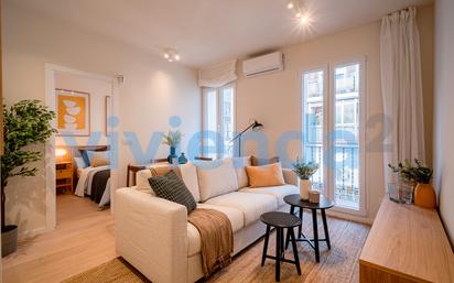 Living room of Flat to rent in  Madrid Capital  with Air Conditioner, Heating and Terrace