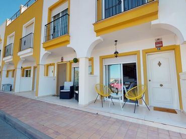 Maison mitoyenne avec balcon à vendre à Calle Federico Moreno Torroba