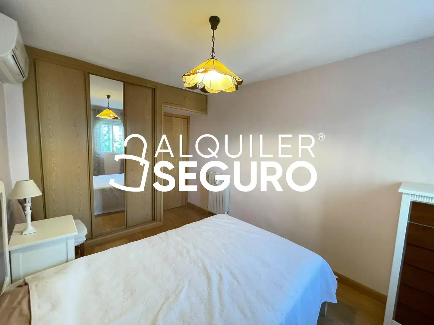 Habitación de Piso de alquiler en Madrid con Aire acondicionado, Calefacción y Amueblado