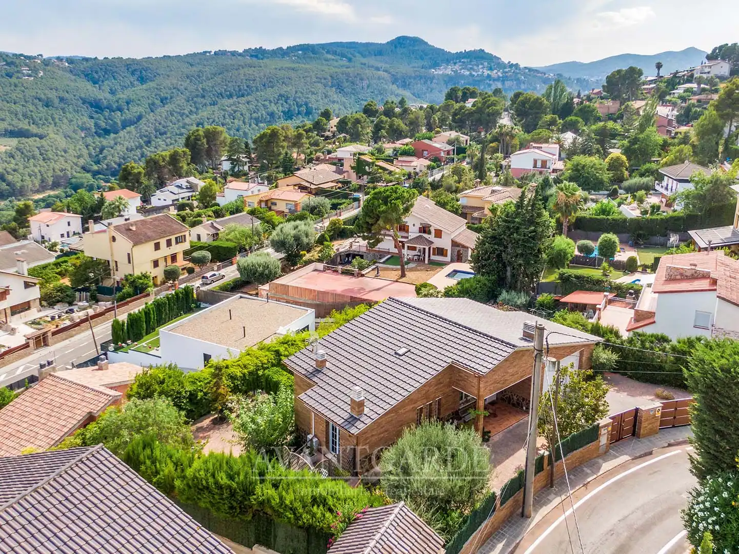 Vista exterior de Casa o xalet en venda en Pallejà amb Aire condicionat, Calefacció i Jardí privat