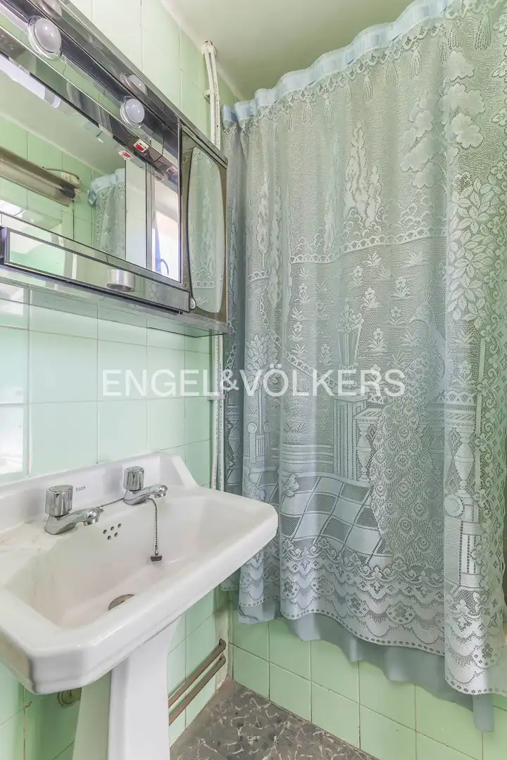 Bathroom of Flat for sale in Madrid  with Heating