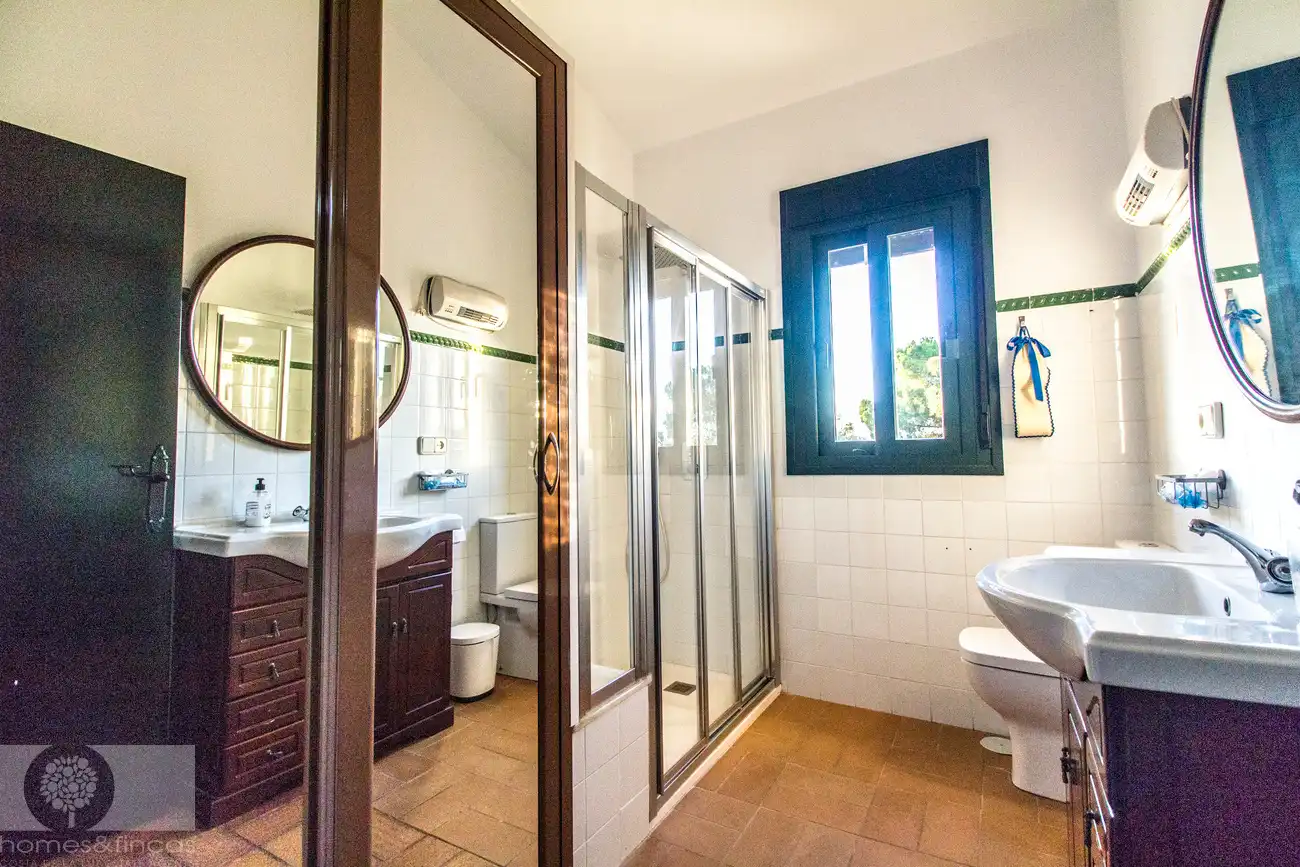 Badezimmer von Country house zum Verkauf in Ayamonte mit Schwimmbad und Möbliert