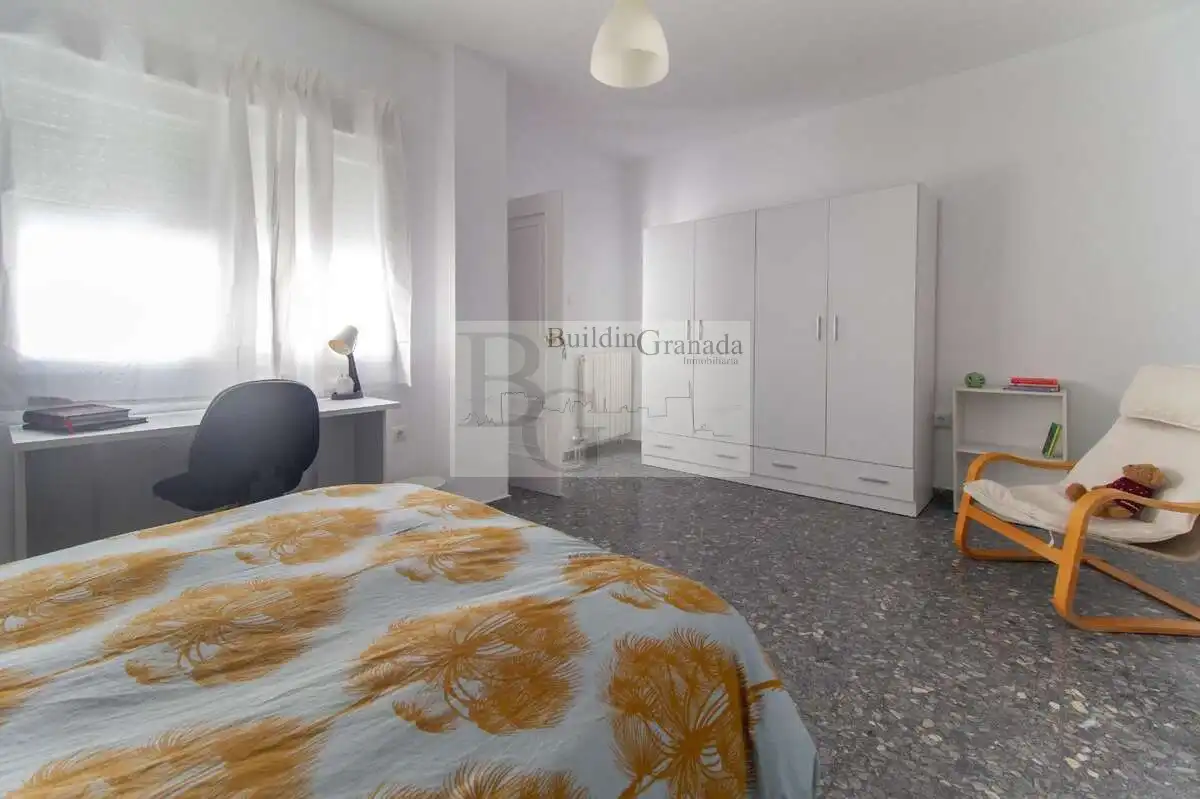 Habitación de Piso de alquiler en Granada con Calefacción, Terraza y Amueblado