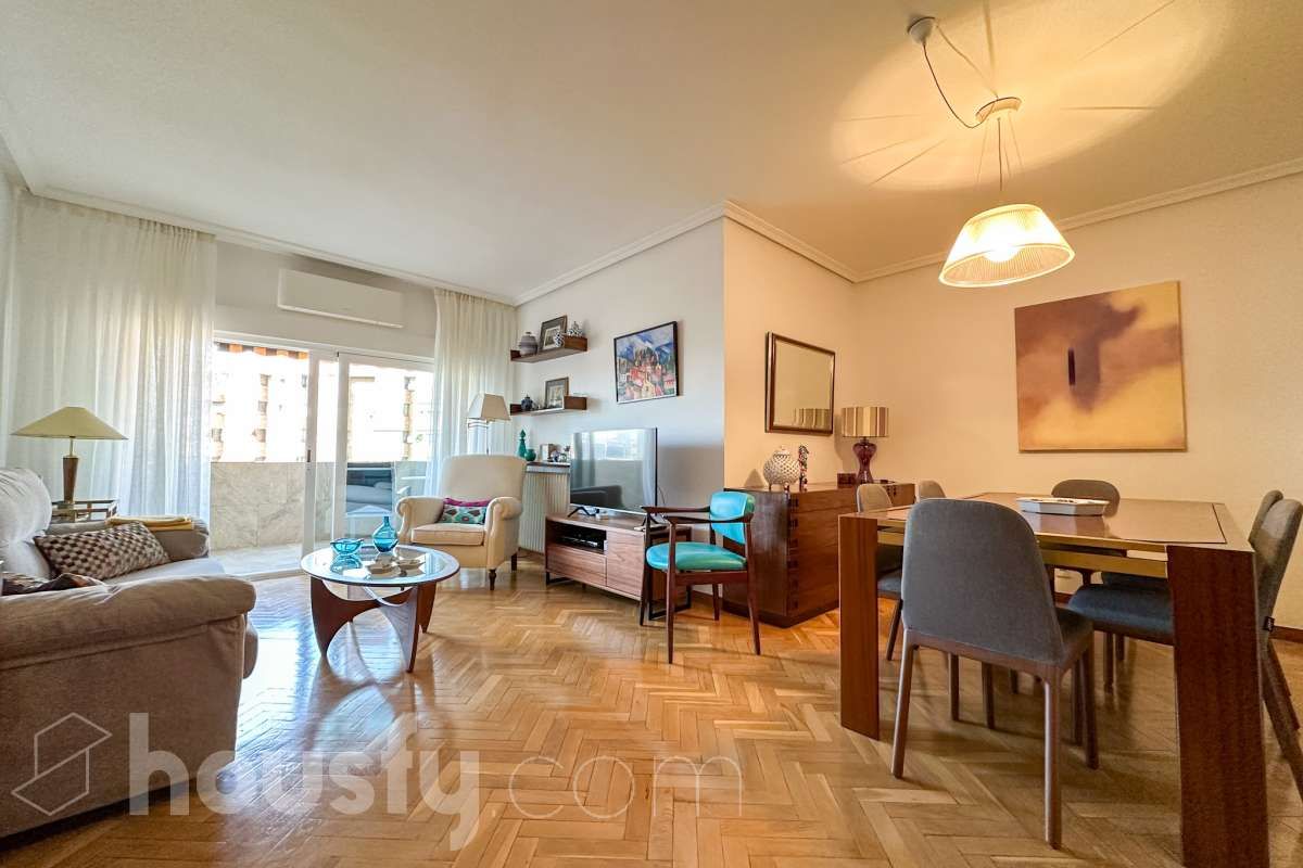 Sala d'estar de Àtic en venda en  Madrid Capital amb Aire condicionat, Calefacció i Jardí privat