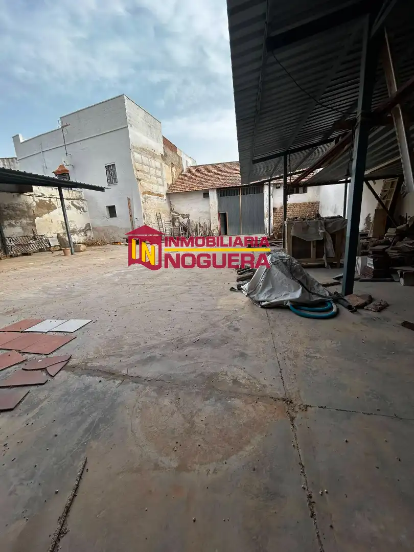 Vista exterior de Nau industrial en venda en Écija