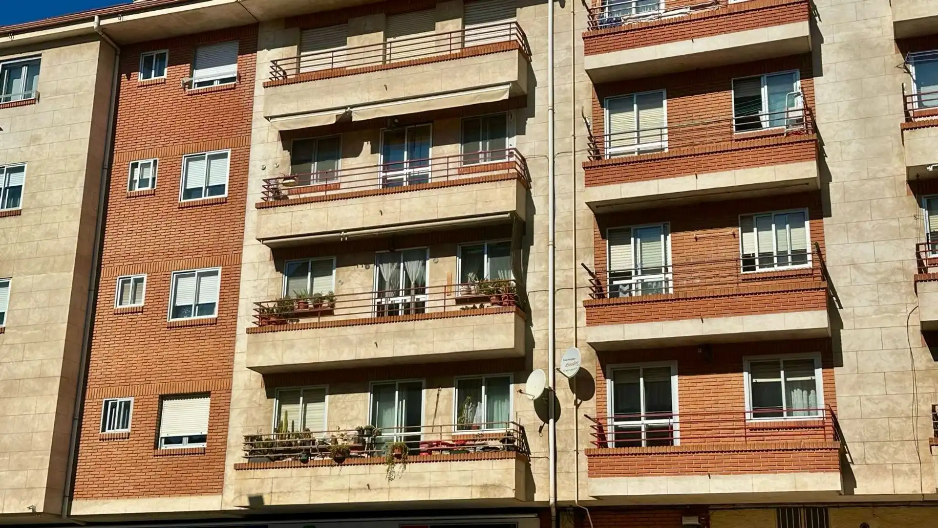 Vista exterior de Pis en venda en Benavente amb Moblat